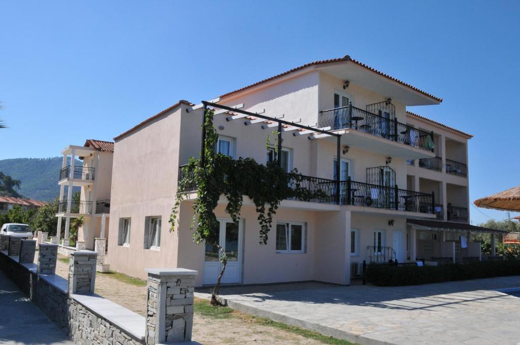 Sunrise Beach Aparthotel Skala Rachoni  Exterior photo