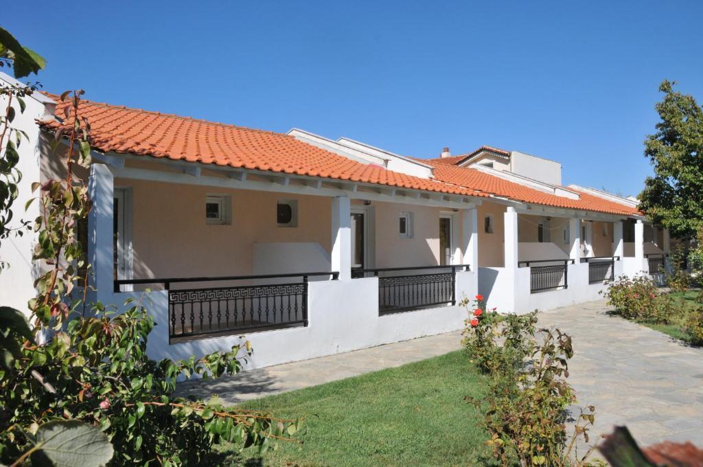 Sunrise Beach Aparthotel Skala Rachoni  Exterior photo